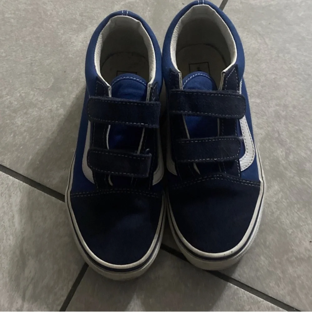 VANS - Picture 1 of 7